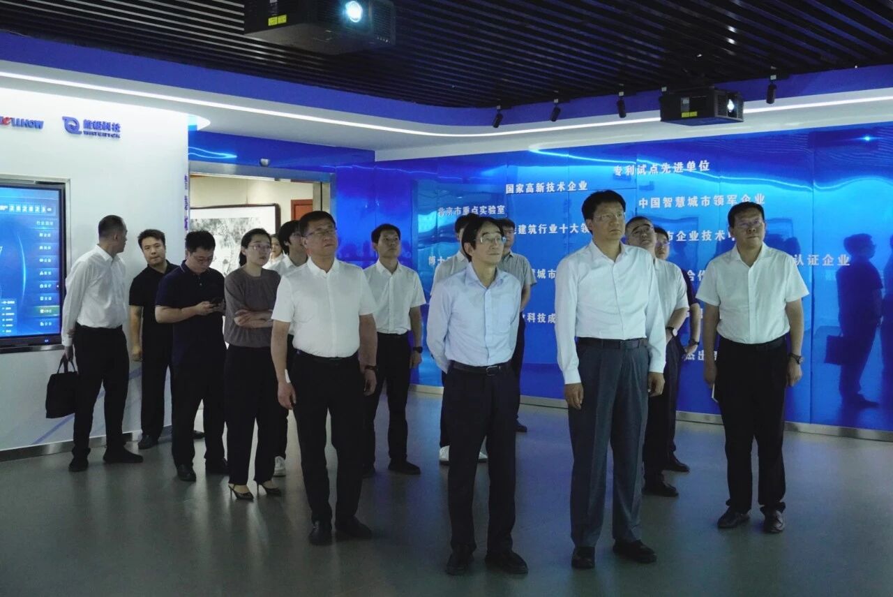 南昌市委副书记、市长高世文调研k8凯发建设—以AI赋能韧性城市建设情况
